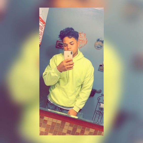 Meet your Posher, Alex - Picture 1 of 1